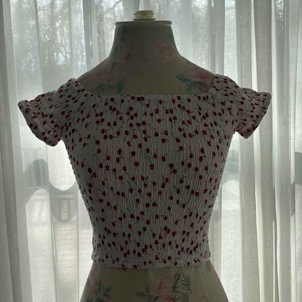Cherry cropped ribbed tee shirt